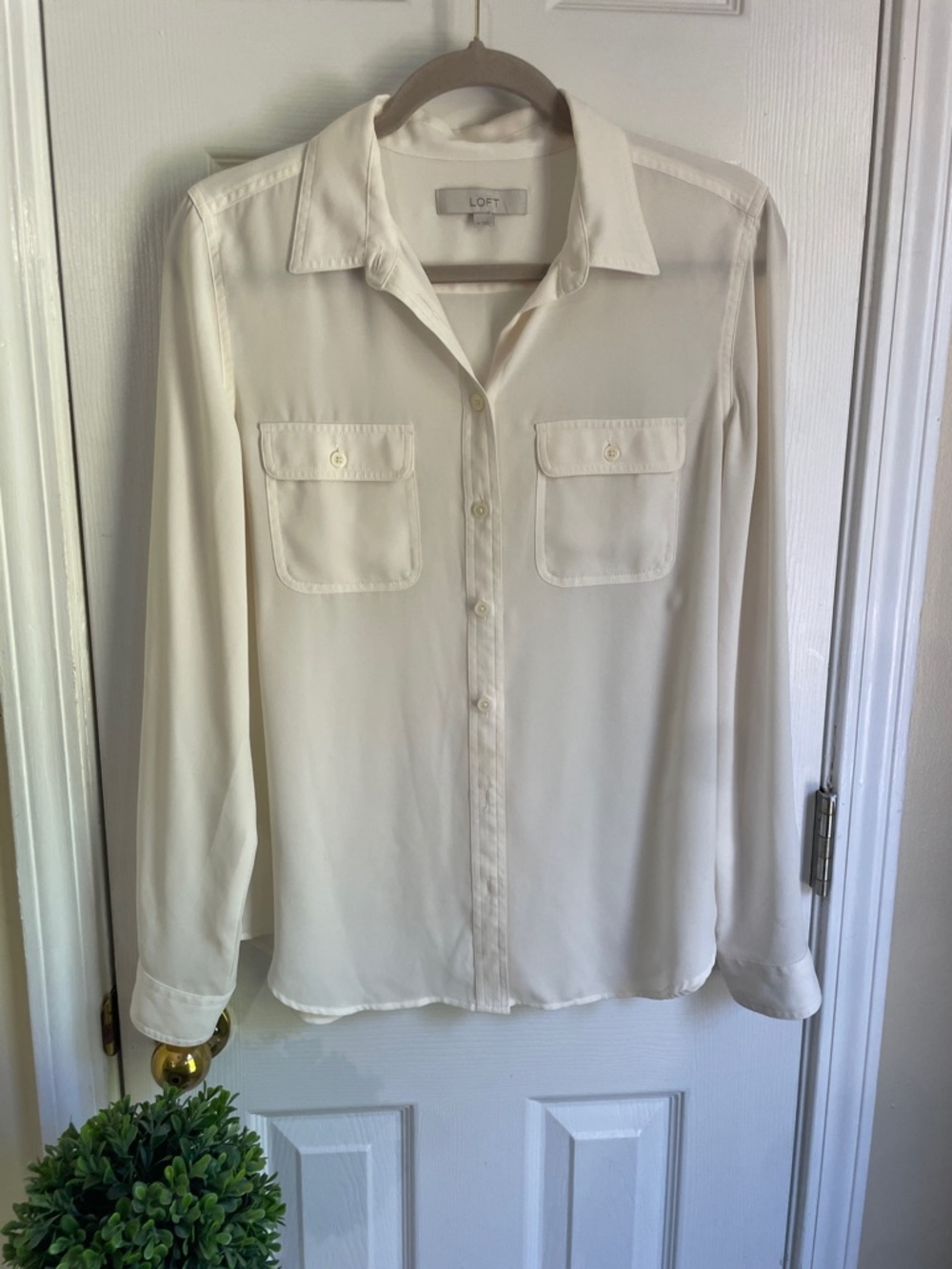 LOFT Cream Button-Up Preppy Boho Shirt with Chest Pockets